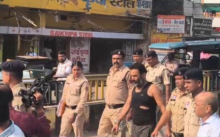 सूदखोर महीने से फरार वीरेंद्र तोमर का जुलूस, फटी बनियान में लंगड़ाते दिखा, फिर अचानक हुआ बेहोश –