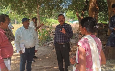 प्रमुख अभियंता ने बस्तर जिले में जल जीवन मिशन के कार्यों का निरीक्षण कर ग्रामीणों से की चर्चा