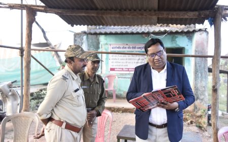 कमिश्नर बस्तर श्री डोमन सिंह ने अवैध धान के आवक रोकने के लिए स्थापित अंतरराज्यीय जांच चौकी धनपूंजी का किया आकस्मिक निरीक्षण