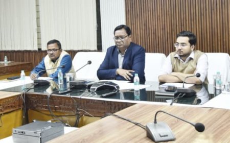 कमिश्नर बस्तर श्री डोमन सिंह ने सीईओ जिला पंचायत की संभाग स्तरीय बैठक में पुनर्वास केन्द्रों के बेहतर संचालन पर दिया बल