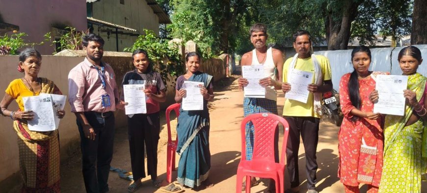 गहन मतदाता पुनरीक्षण के लिए मतदाताओं के बीच पहुंच रहे बूथ लेबल अधिकारी–