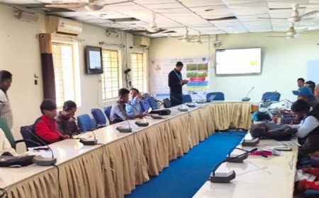 फसल बीमा योजना सम्बन्धी प्रशिक्षण कार्यशाला वीएलई को दी गई प्रक्रिया की जानकारी