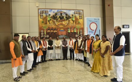 मुख्यमंत्री श्री विष्णु देव साय का जगदलपुर एयरपोर्ट में किया गया आत्मीय स्वागत