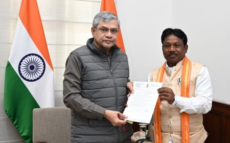 रेल मंत्री अश्विनी वैष्णव से मिले बस्तर सांसद– महेश कश्यप