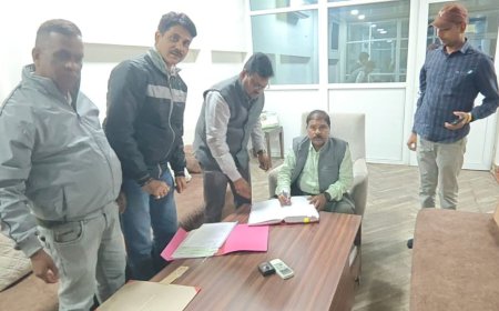 जिला सहकारी केंद्रीय बैंक जगदलपुर के नवनियुक्त अध्यक्ष दिनेश कश्यप व उपाध्यक्ष श्रीनिवास मिश्रा ने संभाला कार्यभार