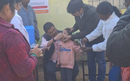 चित्रकोट विधायक श्री विनायक गोयल ने तोकापाल और टेकामेटा पहुंचकर नन्हे-मुन्नों बच्चों को 'दो बूंद जिंदगी की' पिलाई –