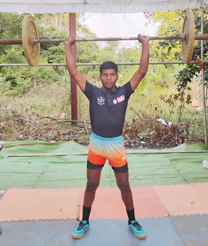ग्रामीण युवक राकेश चुरेंद्र ने बस्तर ओलंपिक के जिला स्तरीय वेटलिफ्टिंग में किया कमाल– बस्तर ओलंपिक में 65 किलो वजन उठाकर हासिल किया प्रथम स्थान
