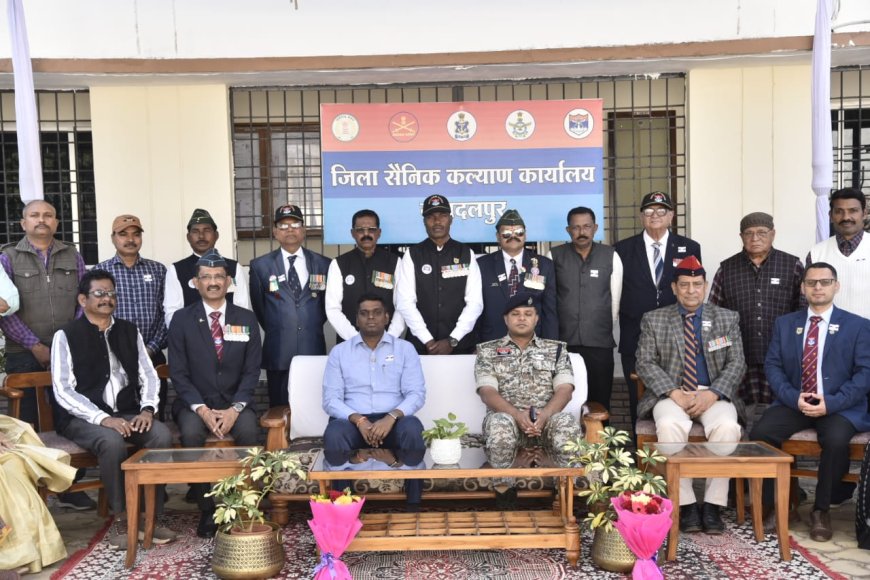 बस्तर में मनाया गया सशस्त्र सेना झण्डा दिवस, शहीदों को नमन करने सहित पूर्व सैनिकों का किया गया सम्मान