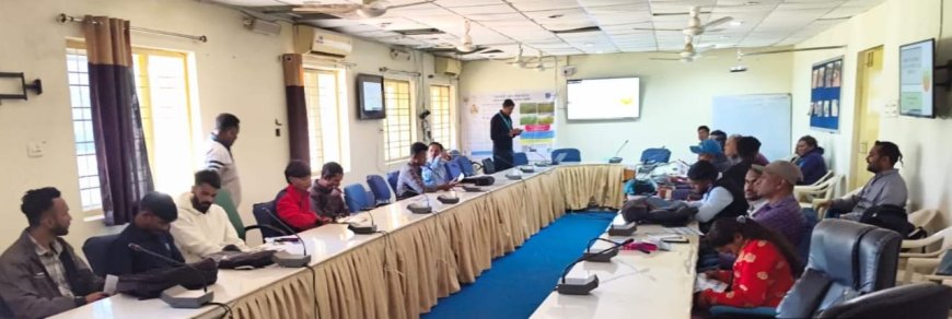 फसल बीमा योजना सम्बन्धी प्रशिक्षण कार्यशाला वीएलई को दी गई प्रक्रिया की जानकारी