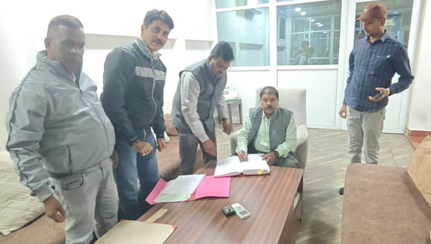 जिला सहकारी केंद्रीय बैंक जगदलपुर के नवनियुक्त अध्यक्ष दिनेश कश्यप व उपाध्यक्ष श्रीनिवास मिश्रा ने संभाला कार्यभार