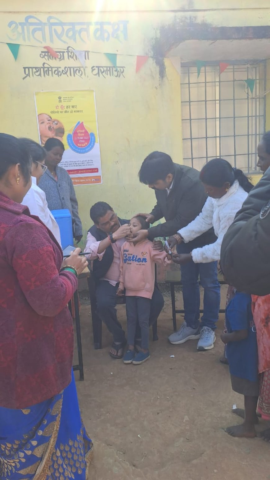 चित्रकोट विधायक श्री विनायक गोयल ने तोकापाल और टेकामेटा पहुंचकर नन्हे-मुन्नों बच्चों को 'दो बूंद जिंदगी की' पिलाई –